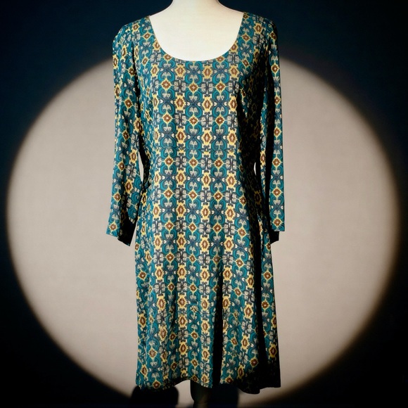 Fossil Dresses & Skirts - Fossil 100% Silk Teal Patterned Dress